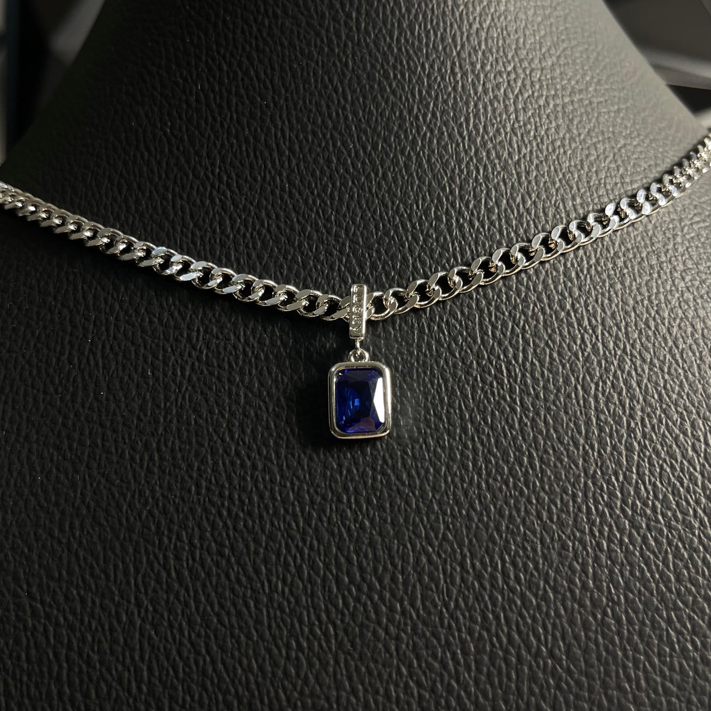 Cadena Zafiro Azul