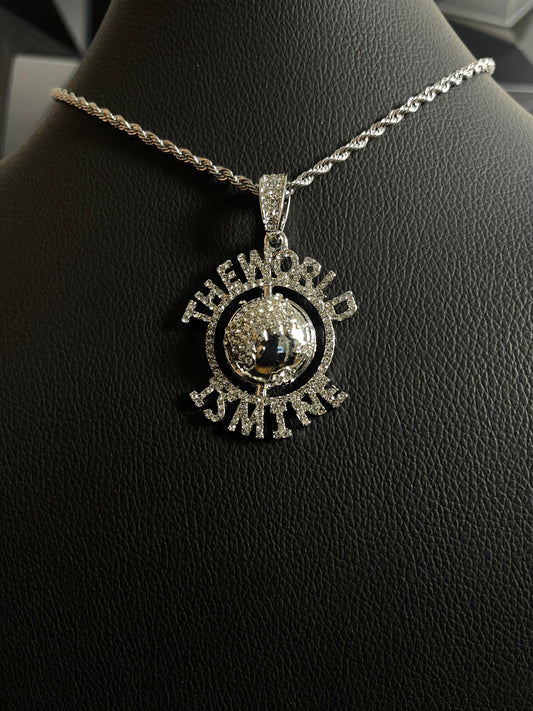 Collar “El mundo es mío”
